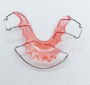 18- Yer Tutucular: Diş Gelişimini Destekleyen Geçici Çözümler